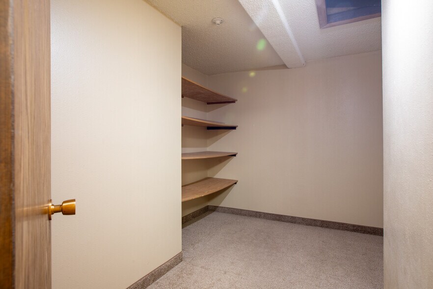 More Photos Of 1411 W Dakota Pkwy, Williston Office For Lease