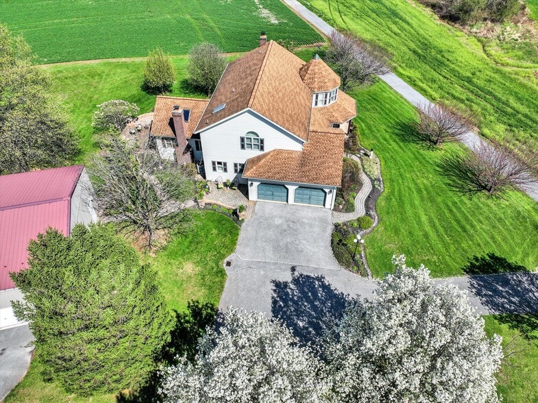 More Photos Of 2553 Roosevelt Ave, York Flex For Sale