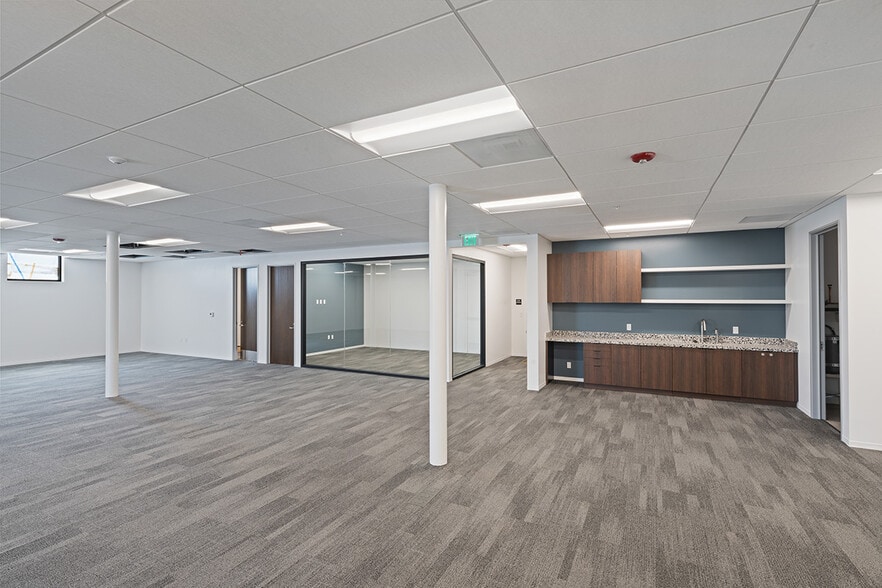 More Photos Of 795 H St, Chula Vista Distribution For Lease