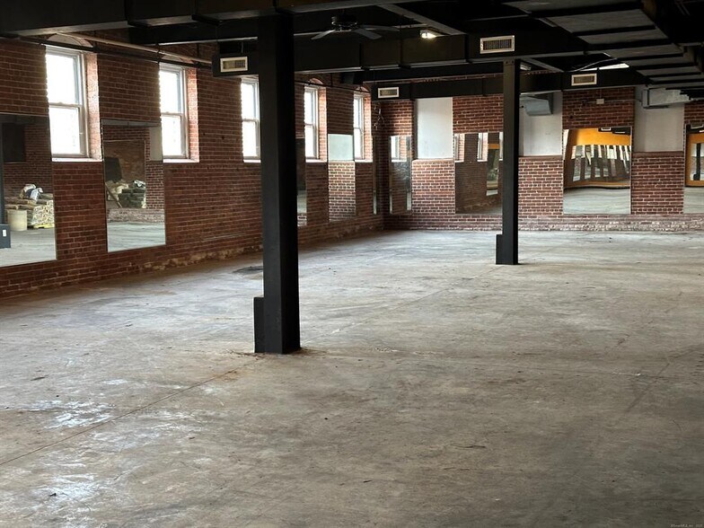 More Photos Of 444 Hartford Pike, Dayville Freestanding For Sale