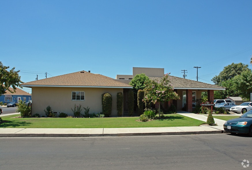 More Photos Of 2511 Logan St, Selma Medical For Lease