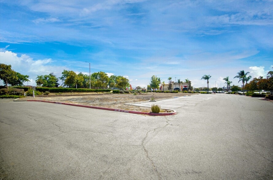 More Photos Of Canyon Springs Parkway, Riverside Land For Lease