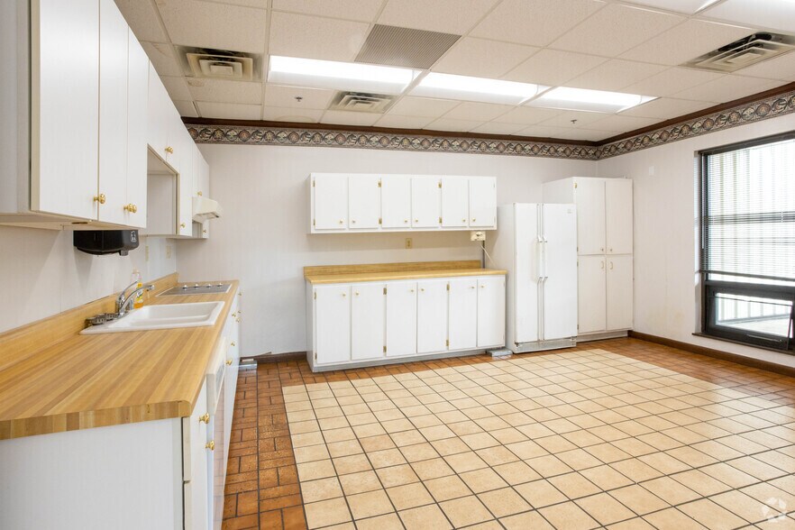 More Photos Of 120 Williamette Ln, Bowling Green Warehouse For Lease