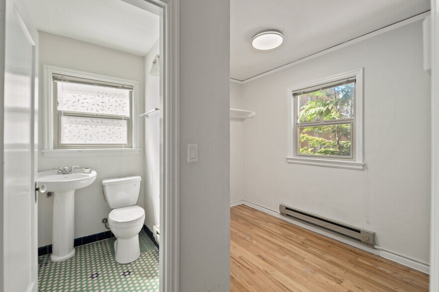 More Photos Of , Seattle Multifamily For Sale