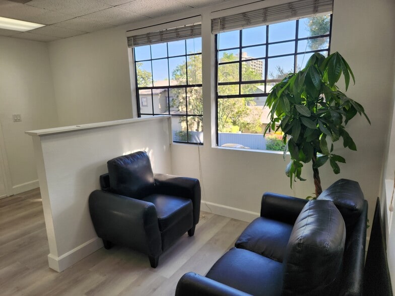 More Photos Of 960 W 17th St, Santa Ana Office For Sale
