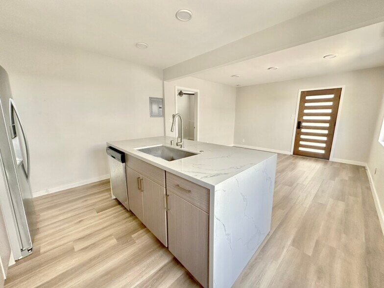 More Photos Of 825 Manhattan Ave, Hermosa Beach Apartments For Sale