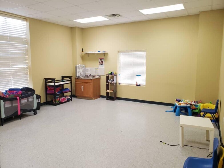 More Photos Of 6603 Langham Dr, Houston Religious Facility For Lease