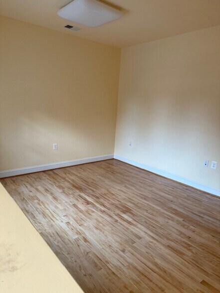 More Photos Of 112 W Washington St, Middleburg Storefront Retail Office For Lease