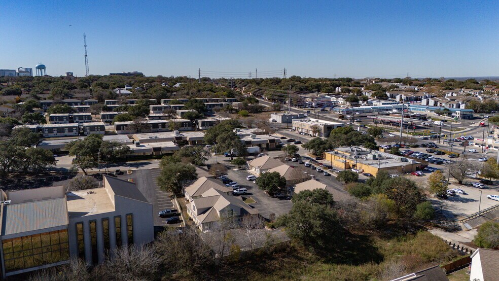 More Photos Of 4230 Gardendale St, San Antonio Office For Sale