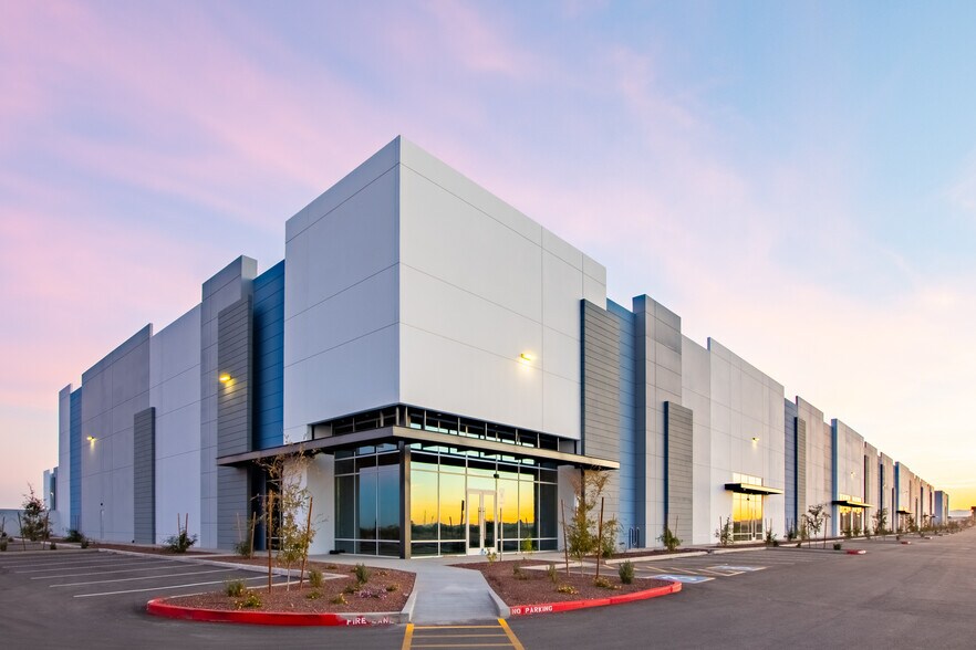 More Photos Of 7250 S Sossaman Rd, Mesa Distribution For Lease