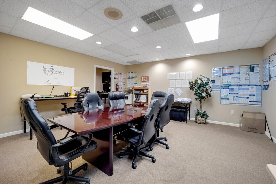 More Photos Of 1001 E Baker St, Plant City Medical For Lease