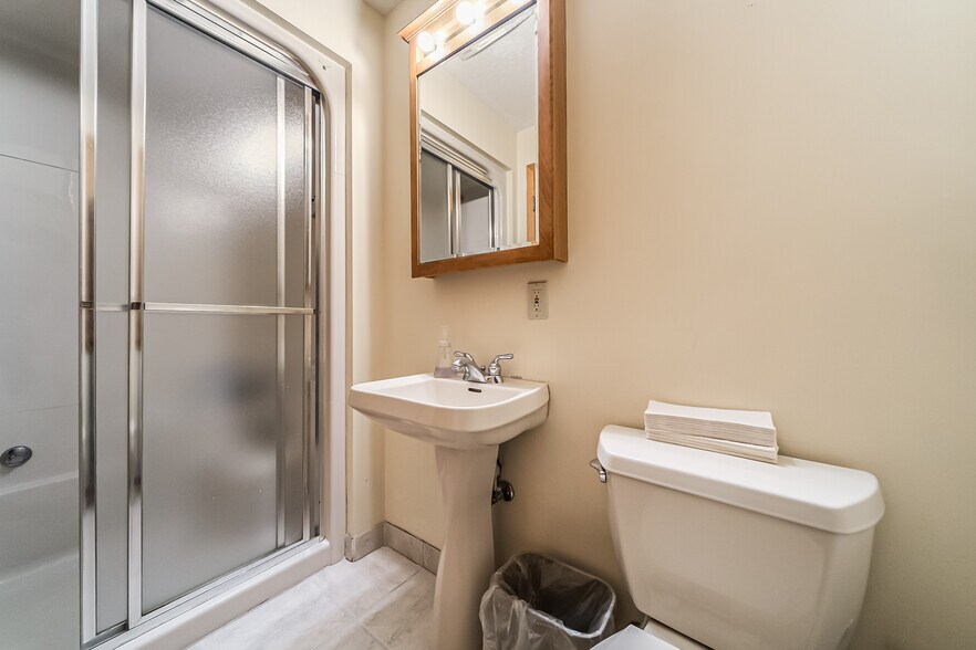 More Photos Of 4259 Lake Rd, Lorain Office For Sale