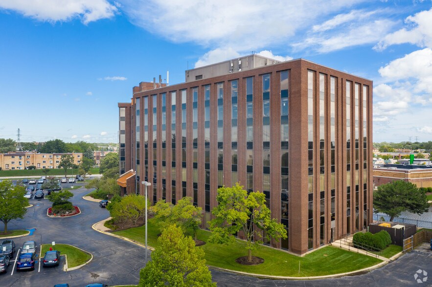 More Photos Of 1699 Wall St, Mount Prospect Office For Lease