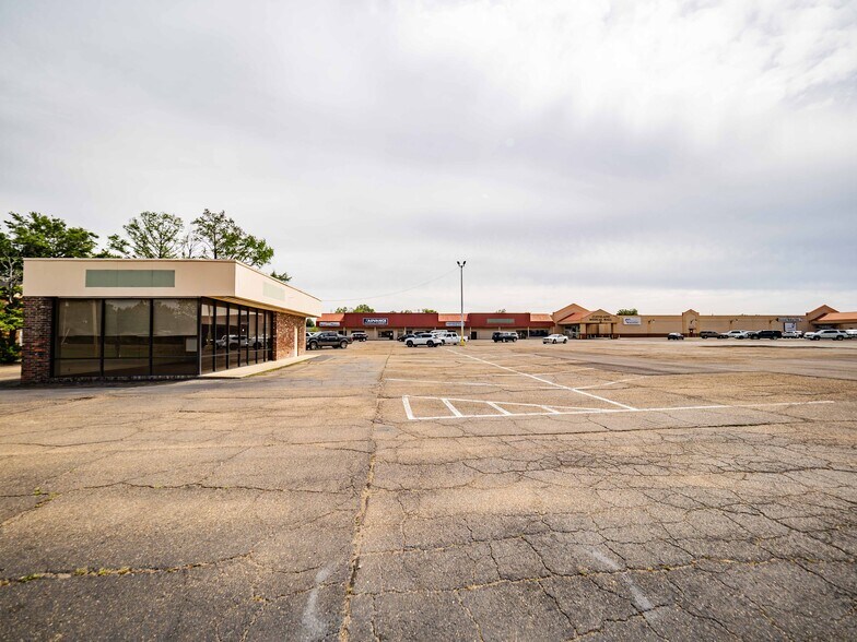 More Photos Of 810 E Sunflower Rd, Cleveland Medical For Lease