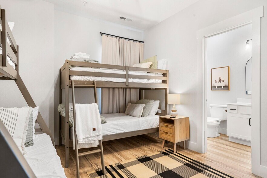 More Photos Of 129 Pioneer Peak, Kimberling City Specialty For Sale