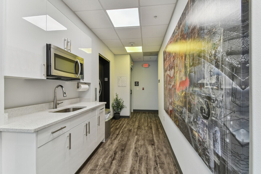 More Photos Of 1919-1925 E 6th Ave, Tampa Office For Lease
