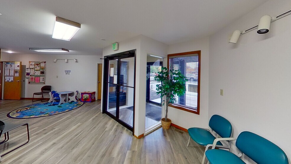 More Photos Of 502 Wall St, Valparaiso Medical For Lease