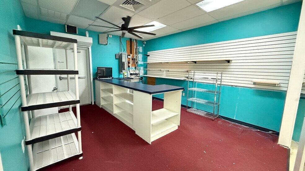 More Photos Of 3350-3390 E Bay Dr, Largo Storefront For Lease