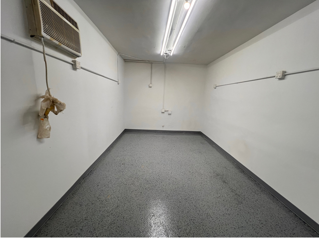 More Photos Of 7629 Foothill Blvd, Tujunga Industrial For Lease