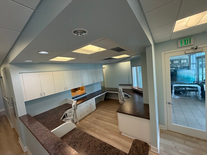More Photos Of 2068 Hawthorne St, Sarasota Medical For Lease