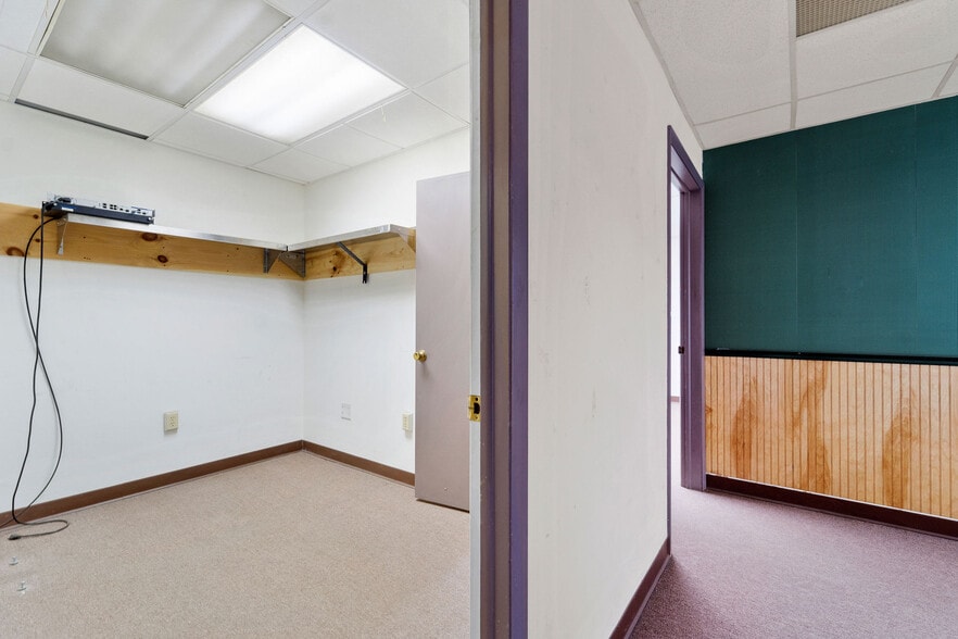 More Photos Of 104 N Duane Ave, Endicott Industrial For Lease