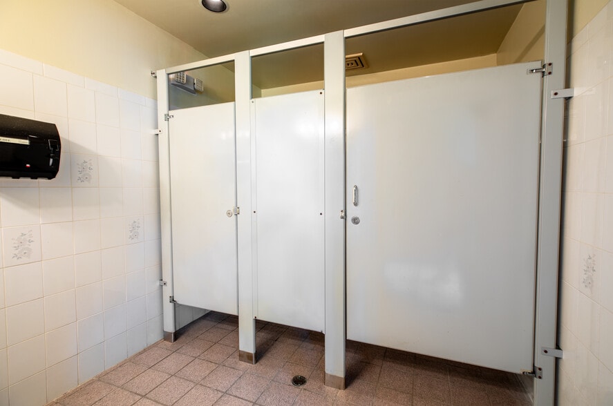 More Photos Of 317 Canal St, Lemont Restaurant For Lease