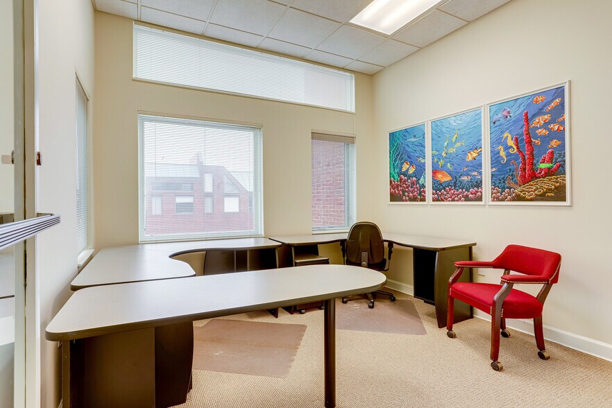 More Photos Of 6756 Old McLean Village Dr, McLean Loft Creative Space For Sale