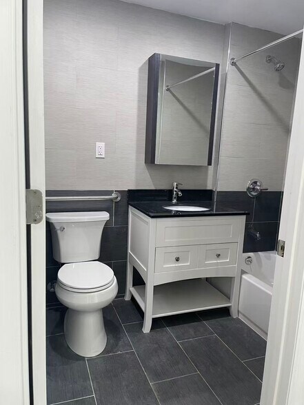 More Photos Of 13440 Blossom Ave, Flushing Office For Sale