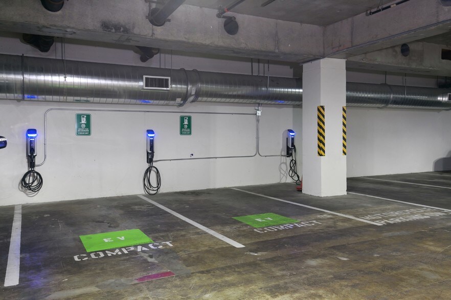 More Photos Of 1600 7th Ave, Seattle Office For Lease