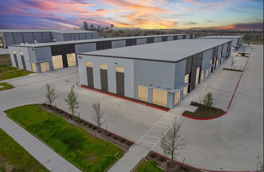 More Photos Of 2710 Business Park Dr, Buda Unknown For Lease
