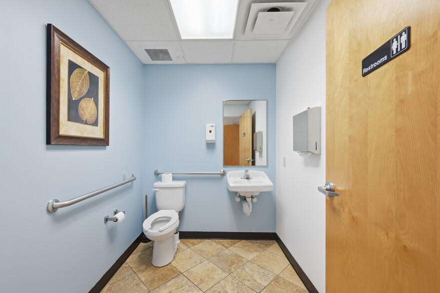 More Photos Of 2900 Felicia St, Nashville Medical For Sale