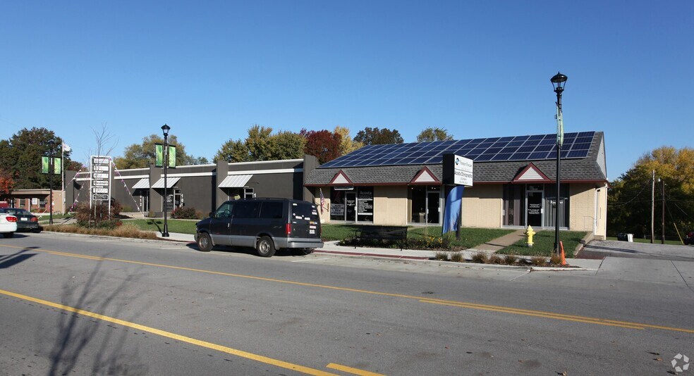 More Photos Of 1020 Main St, Grandview Office For Sale