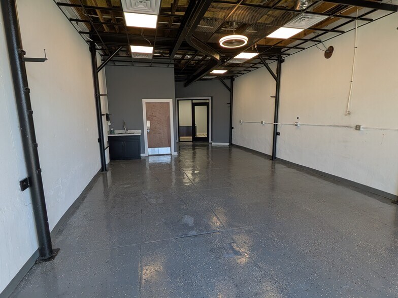 More Photos Of 115 S Main St, Hopewell Freestanding For Lease