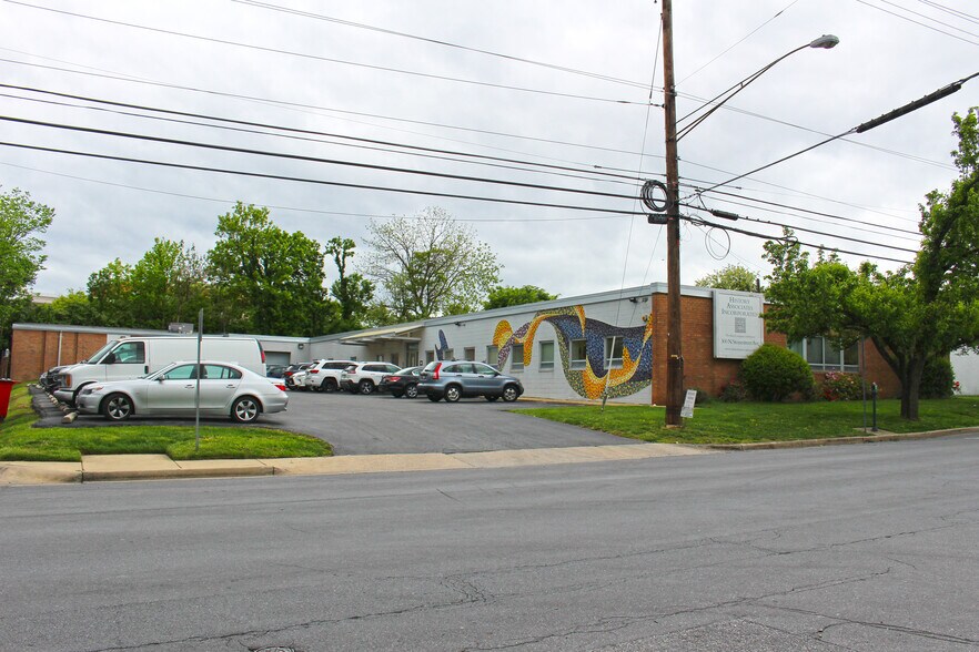 More Photos Of 300 N Stonestreet Ave, Rockville Showroom For Lease