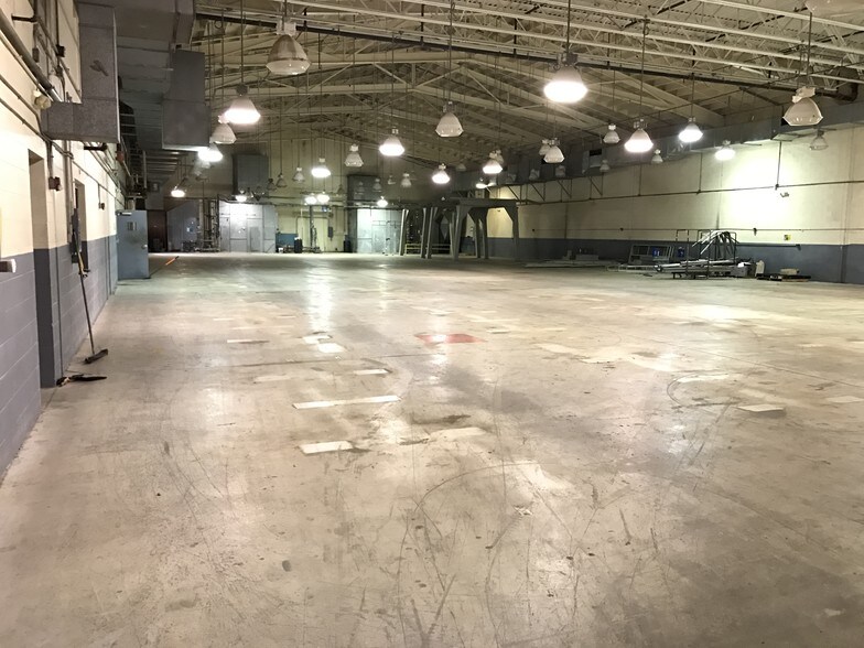 More Photos Of 1349 Cumberland St, Lebanon Manufacturing For Lease
