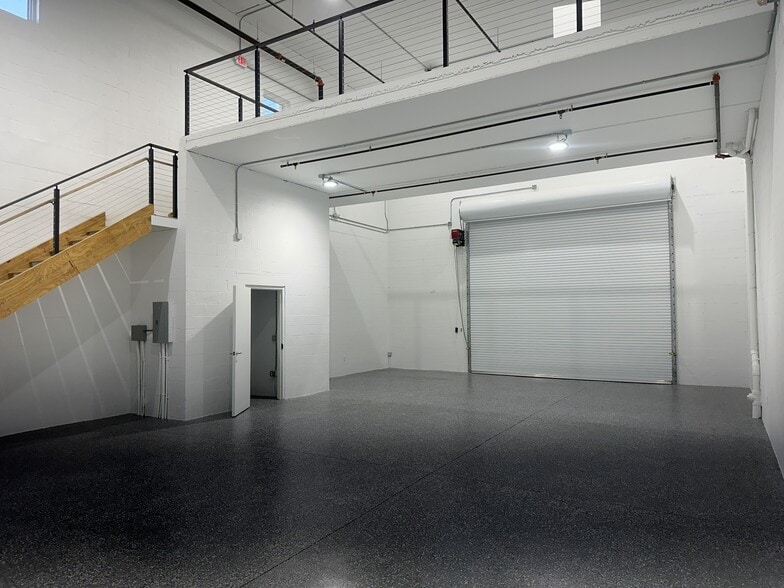 More Photos Of 15547 Global Pkwy., Fort Myers Self Storage For Sale