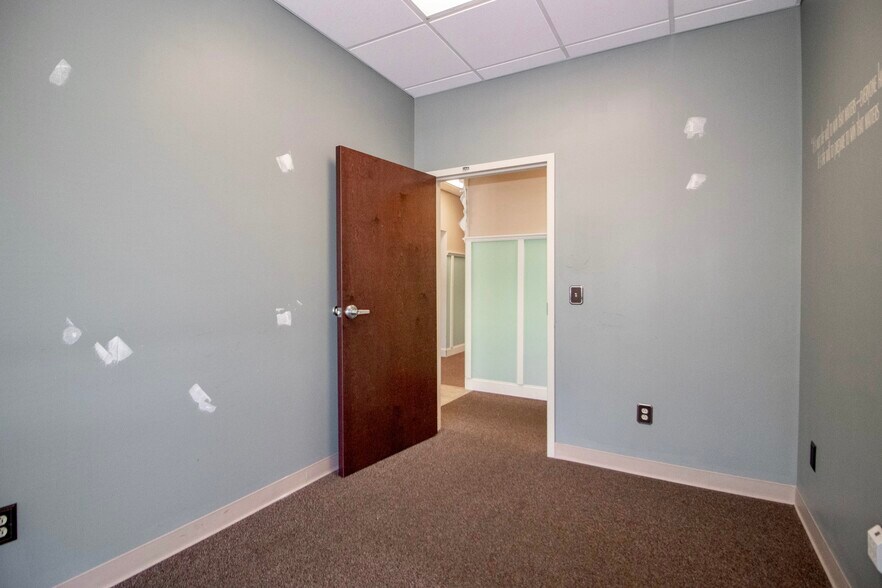 More Photos Of 285 N Main St, Troutman General Retail For Lease