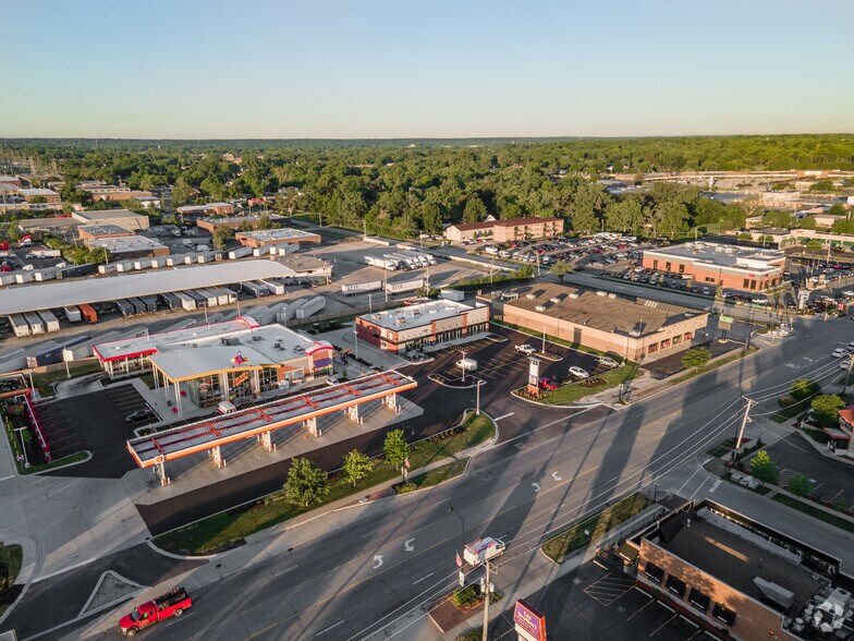 More Photos Of 7717 W 95th St, Hickory Hills Freestanding For Lease