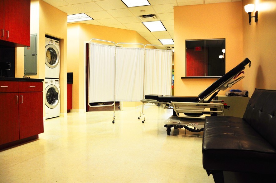 More Photos Of 12460-12468 W Atlantic Blvd, Coral Springs Medical For Lease