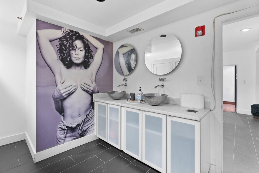 More Photos Of 1312 South St, Philadelphia Storefront Retail Residential For Sale