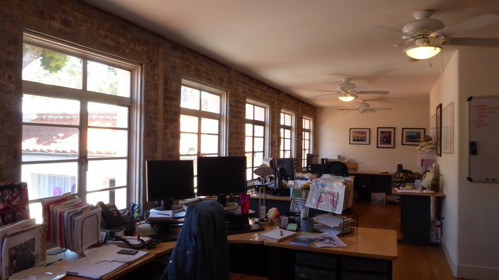 More Photos Of 451-461 E Main St, Ventura Storefront For Lease