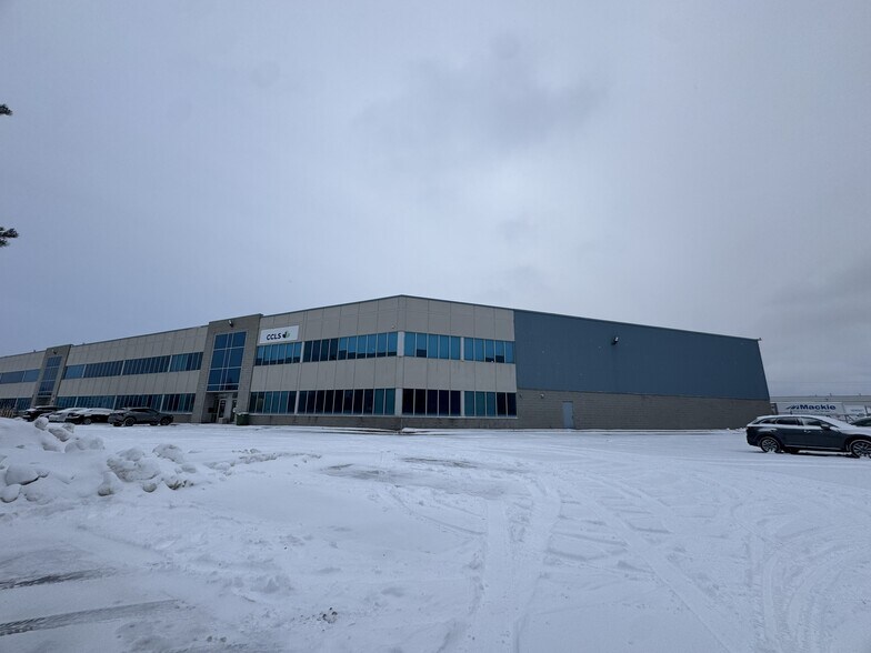 More Photos Of 505-525 Av Meloche, Dorval Industrial For Lease