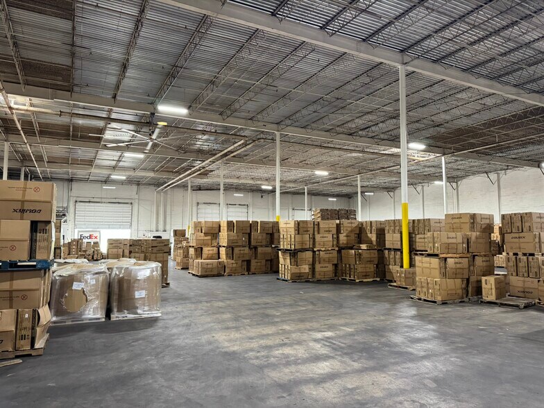 More Photos Of 9990 E I-10 Fwy, Houston Warehouse For Lease