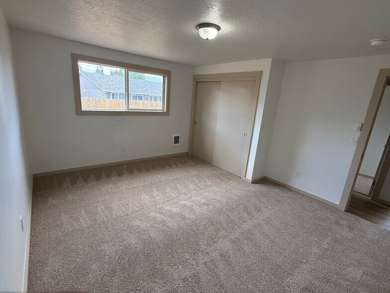 More Photos Of 4561 Chippewa Ct SE, Salem Multifamily For Sale