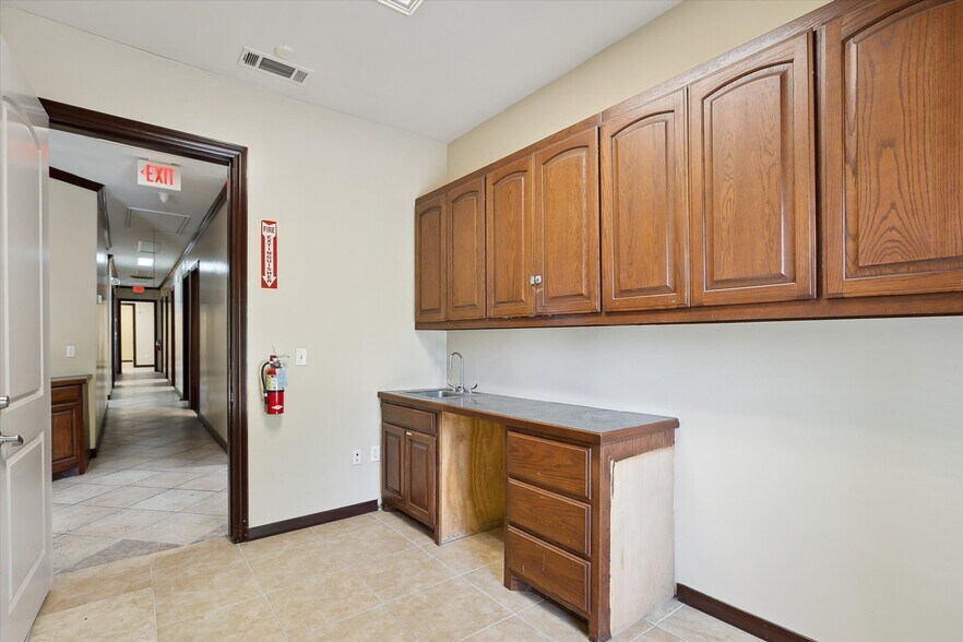More Photos Of 3403 N Beach St, Fort Worth Medical For Lease