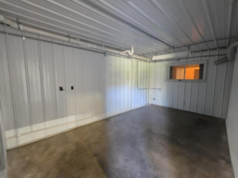 More Photos Of N12757 Rindahl Valley Rd, Osseo Warehouse For Lease