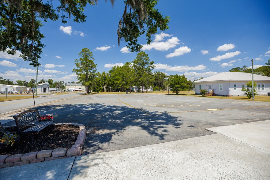 More Photos Of 37 E Main St, Lakeland Flex For Sale
