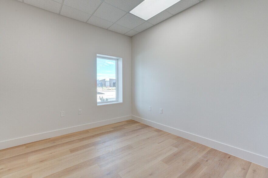 More Photos Of 3205 118th St, Lubbock Distribution For Sale