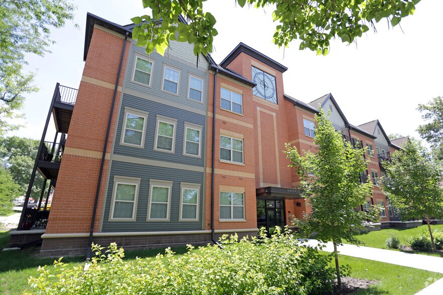 More Photos Of 906 10th St SE, Cedar Rapids Apartments For Sale