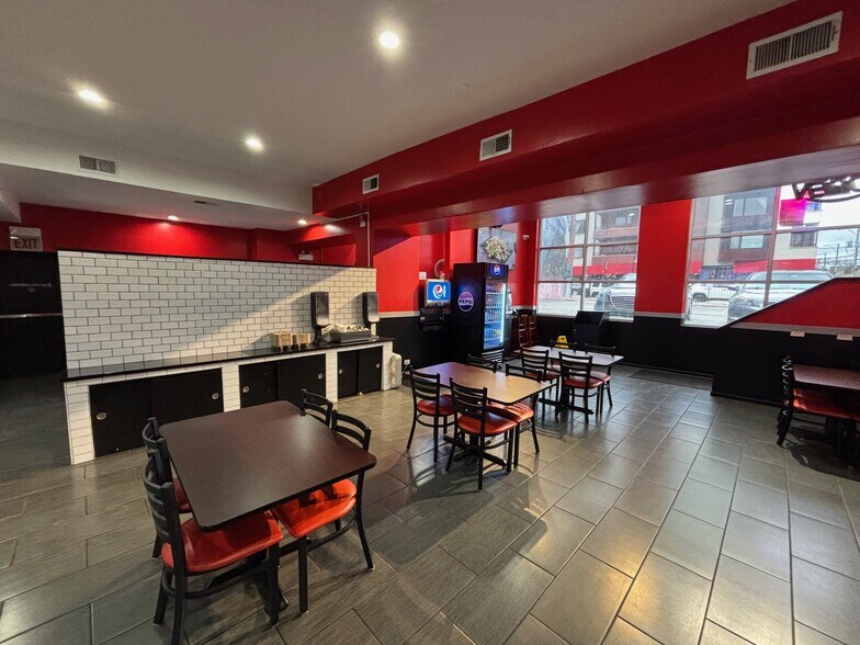 More Photos Of 1811-1819 W North Ave, Chicago Office For Lease